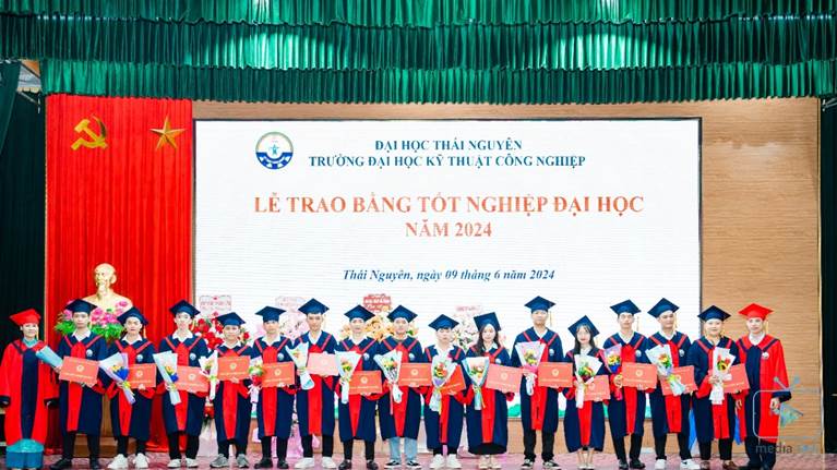 Trường Đại học Kỹ thuật Công nghiệp tổ chức Lễ trao bằng Tốt nghiệp đợt 2 năm học 2023 – 2024