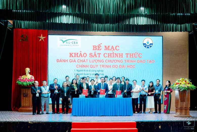 Bế mạc Khảo sát chính thức Đánh giá chất lượng 07 CTĐT trình độ Đại học hệ chính quy Trường Đại học Kỹ thuật Công nghiệp